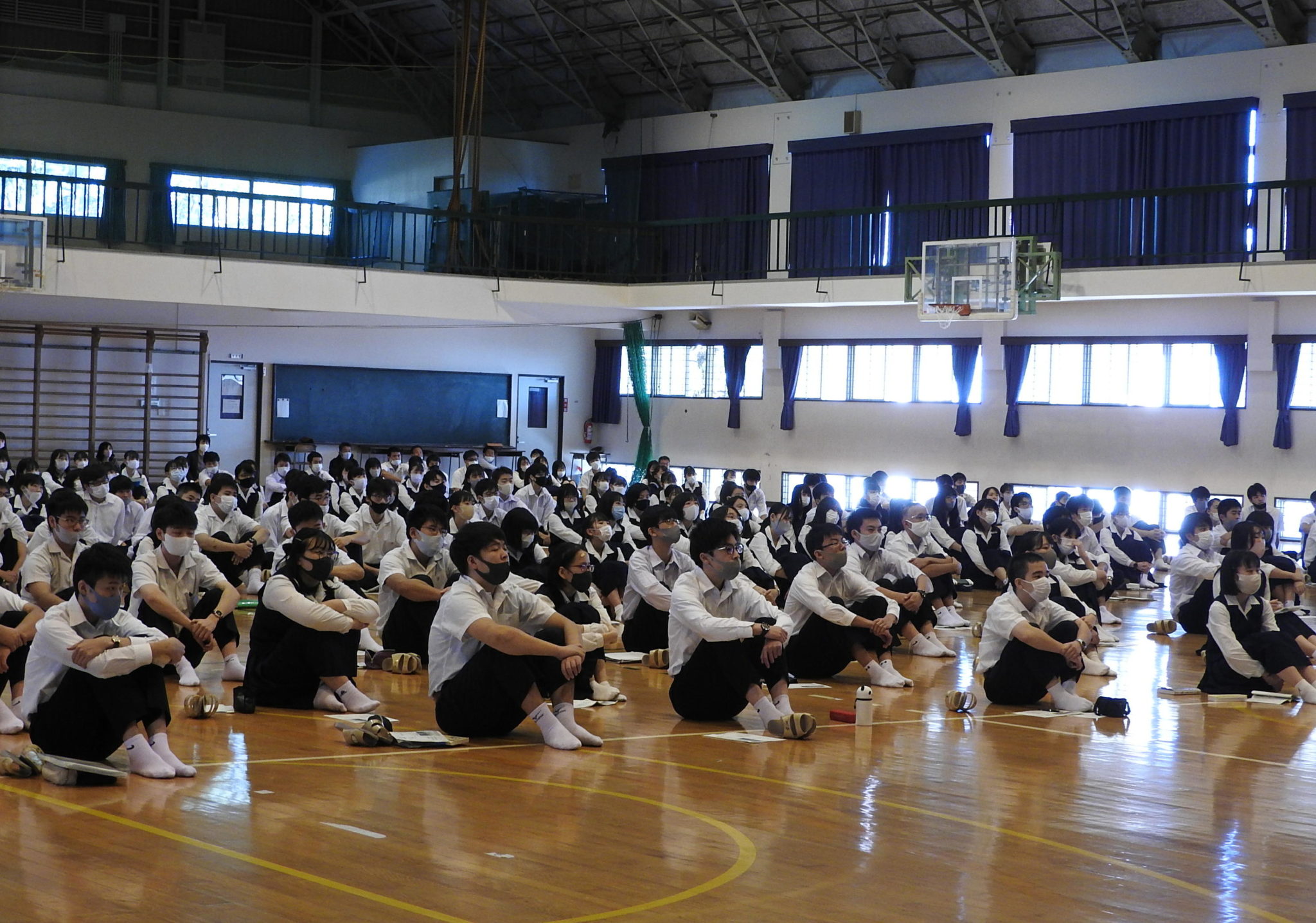 出口APU学長が別府鶴見丘高校で 今日新聞 出口APU学長が別府鶴見丘高校で 今日新聞