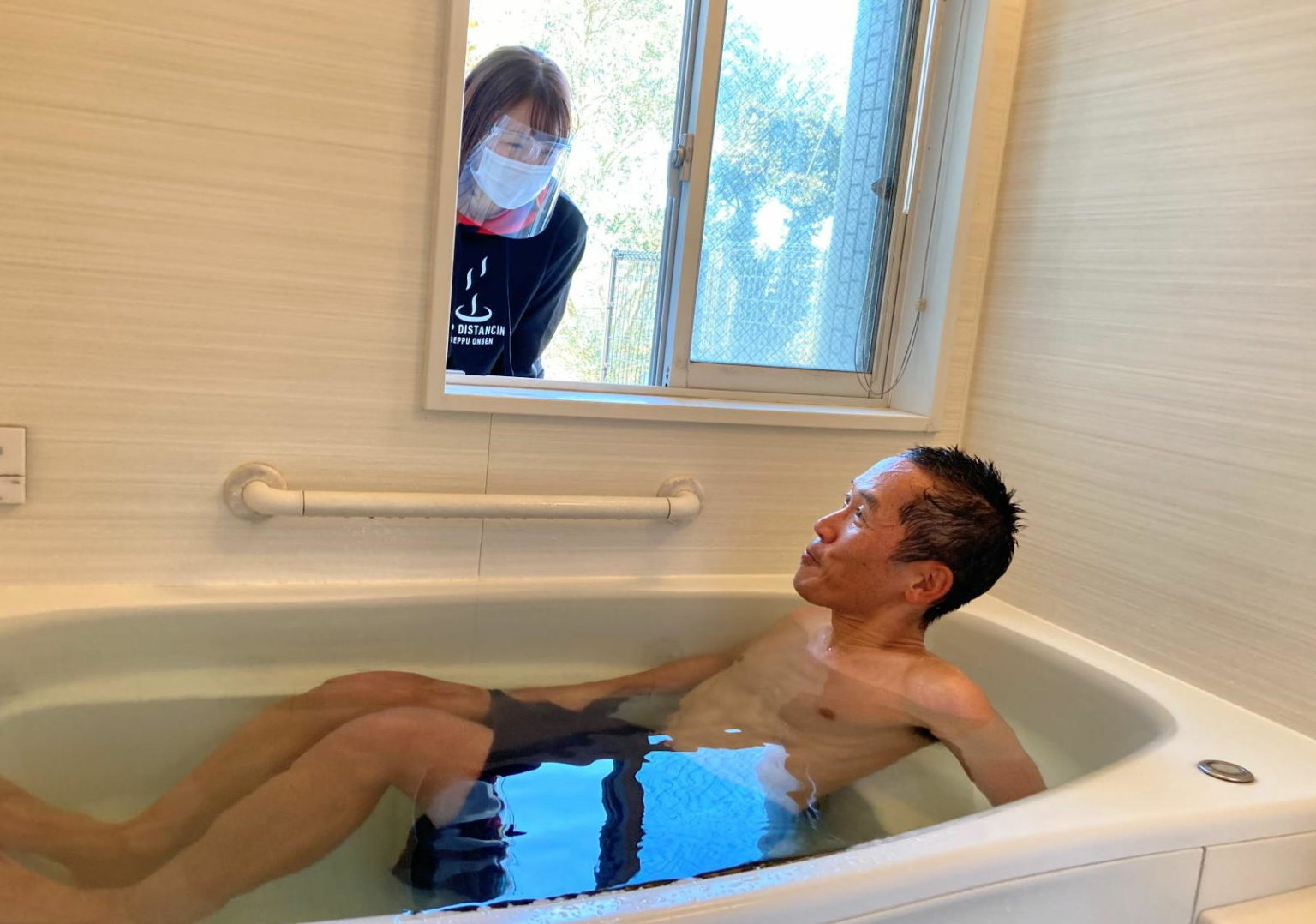 APU有志が「おうち温泉とどけ隊」 今日新聞