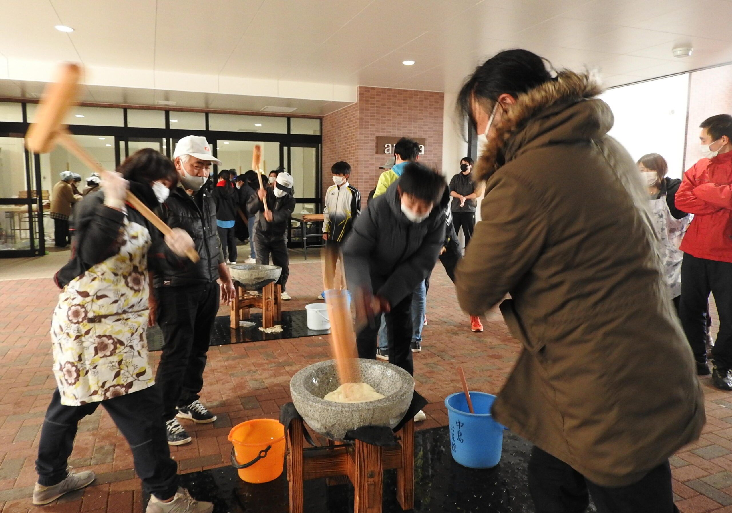 にこしんクラブがチャンティ餅つき 今日新聞