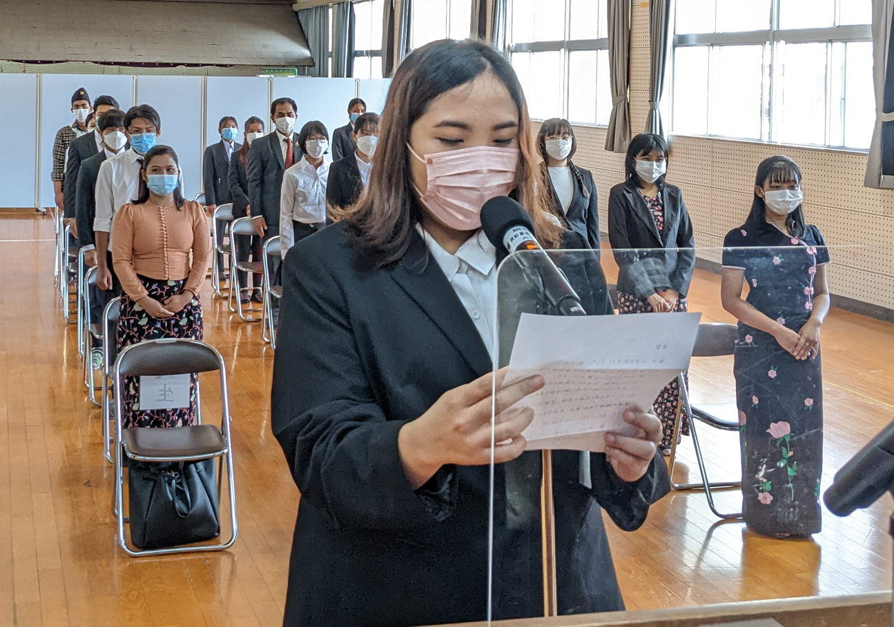 別府溝部学園短期大学の秋入学式 今日新聞